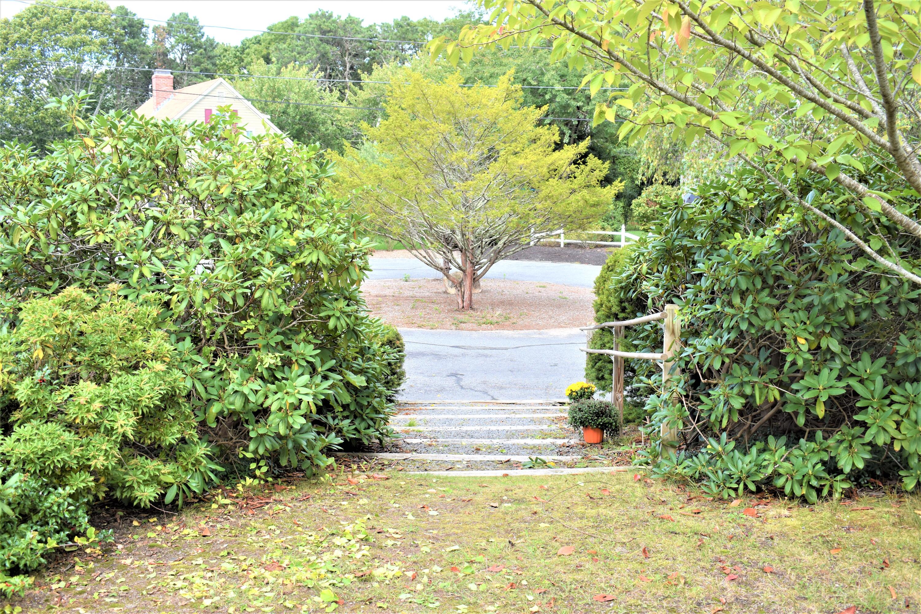 9 Mohegan Lane Yarmouth MA 02675