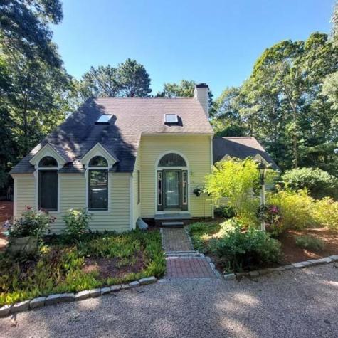 19 Fells Pond Circle Mashpee MA 02649