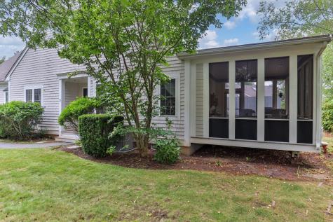 31 Stratford Ridge Mashpee MA 02649