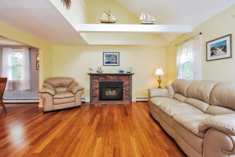 15 Sadys Lane Falmouth MA 02536