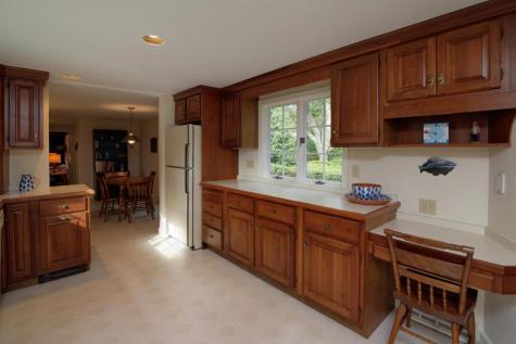 138 Saconesset Road Falmouth MA 02540