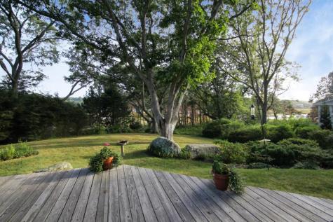 138 Saconesset Road Falmouth MA 02540