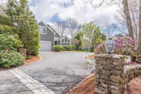 19 Danny's Corner Mashpee MA 02649